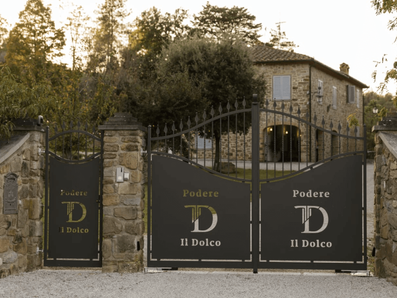 Cancello Podere il Dolco-Agriturismo ad Arezzo